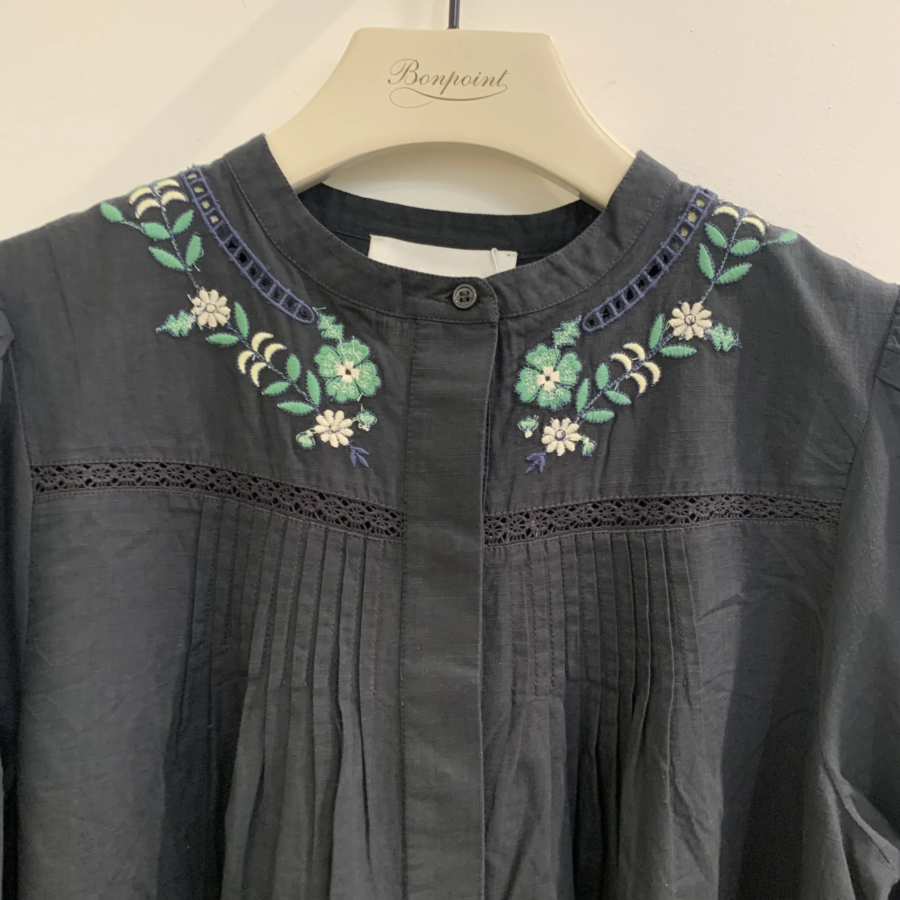 Cotton blouse with green and gray flower embroirdery