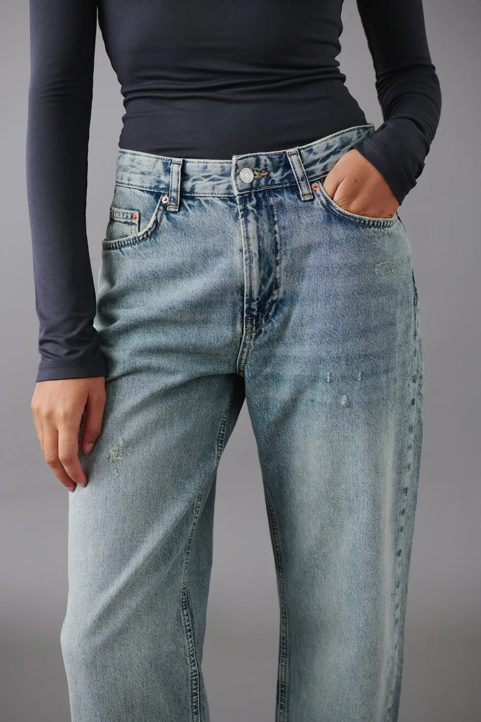 Distressed baggy jeans