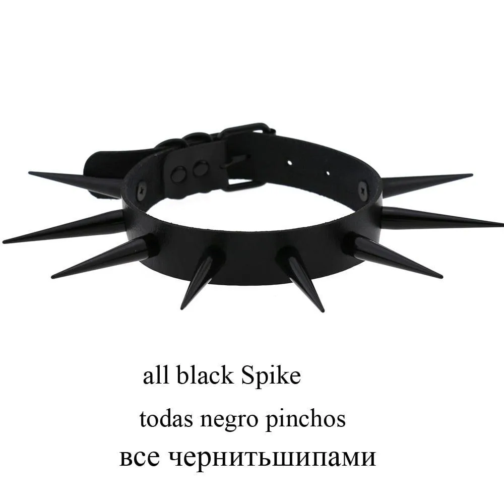 Spiked Choker Collar with Noteworthy Size