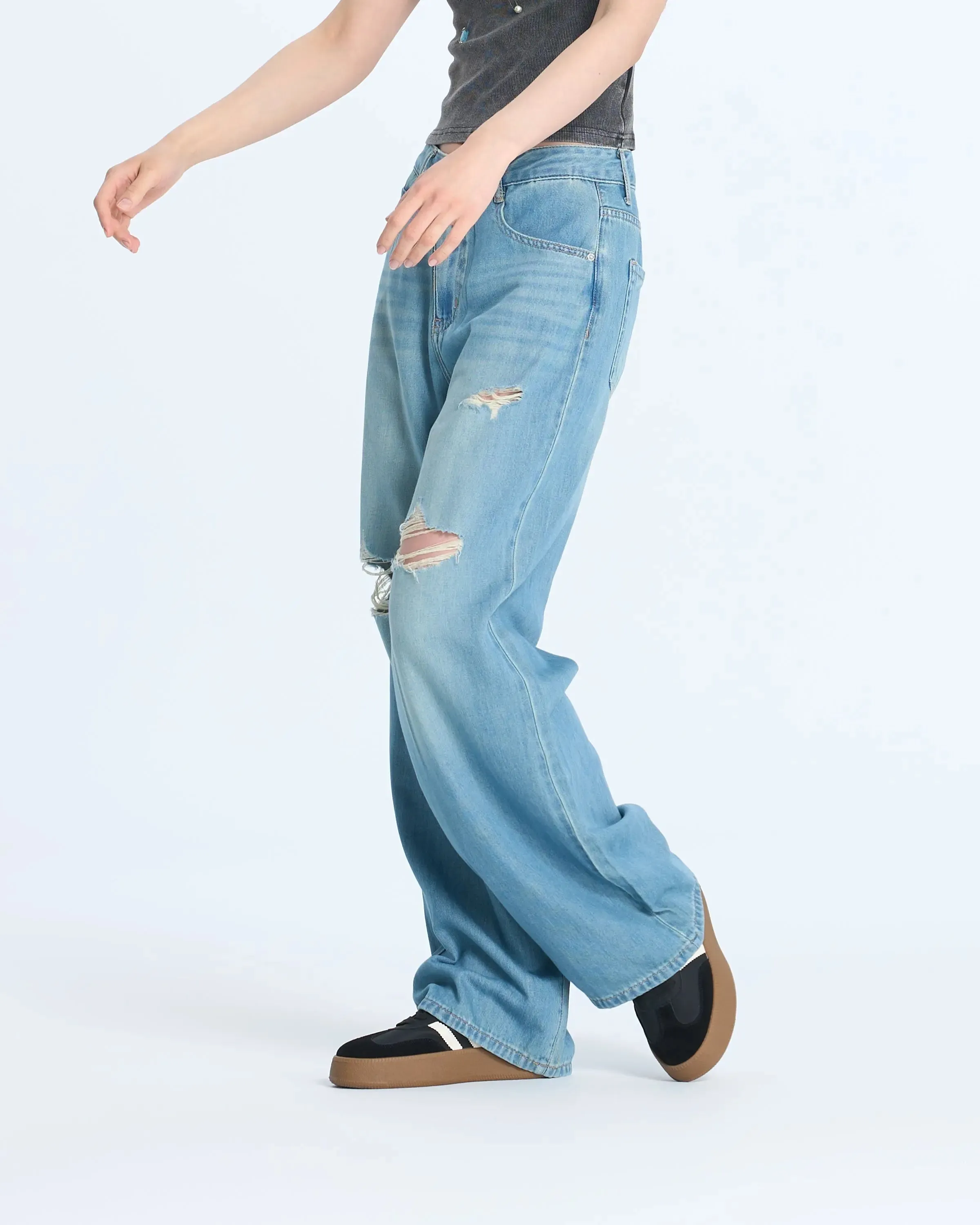 HZ8923 Worn-Out Jeans