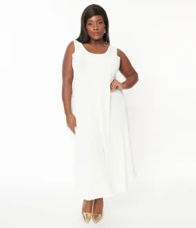 Elegant Ivory Maxi Dress with a Sleek Design