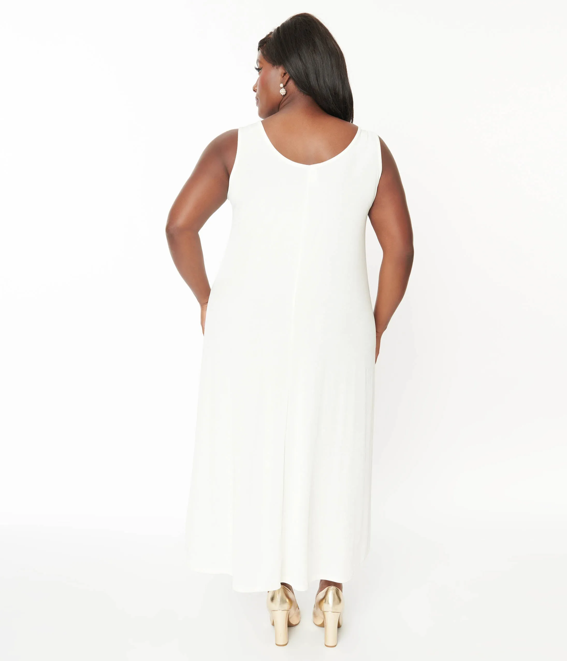 Elegant Ivory Maxi Dress with a Sleek Design