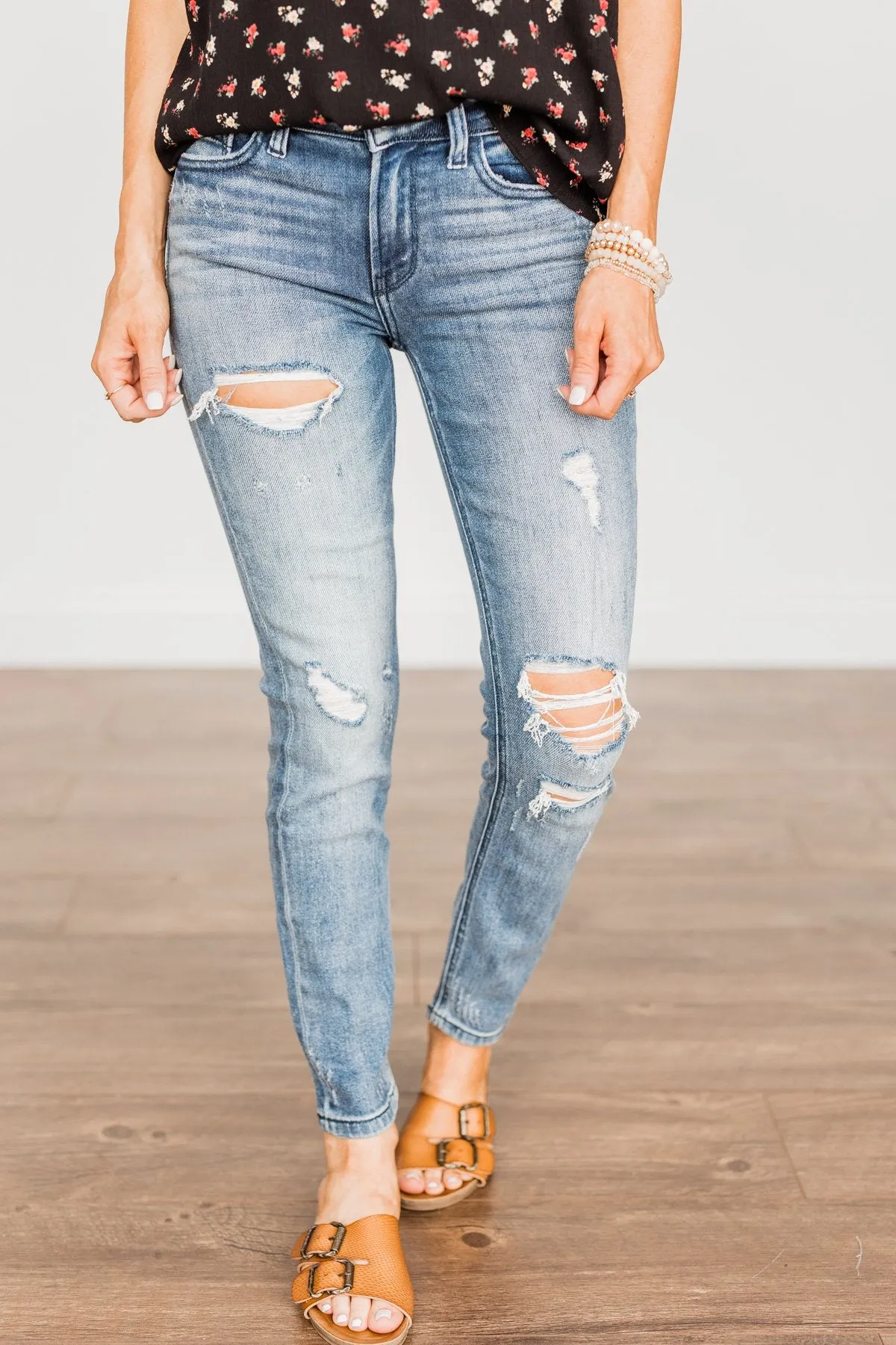 Noelle Wash distressed jeans Mid-Rise by Vervet