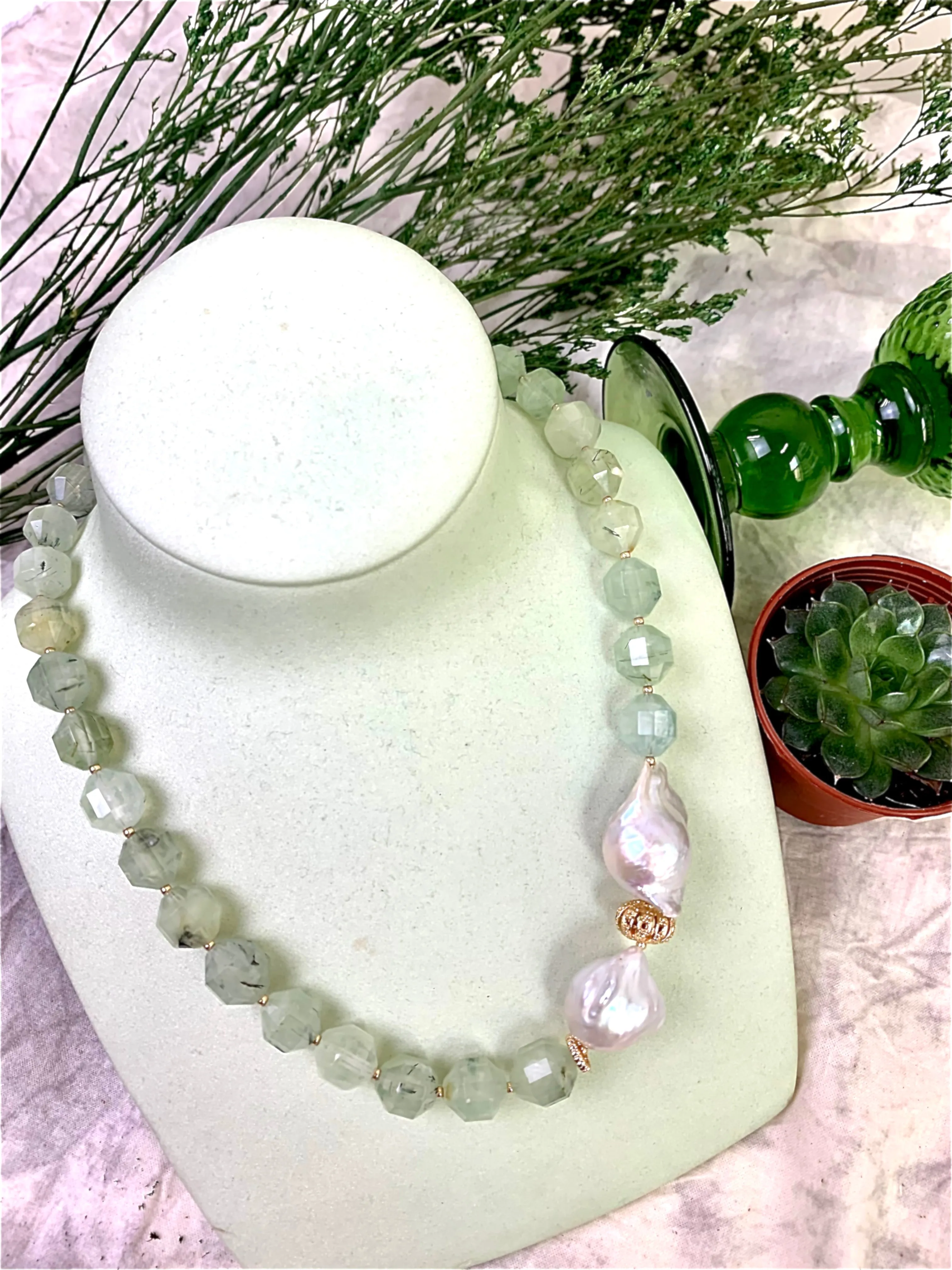 Prehnite Short Necklace With Baroque Pearls