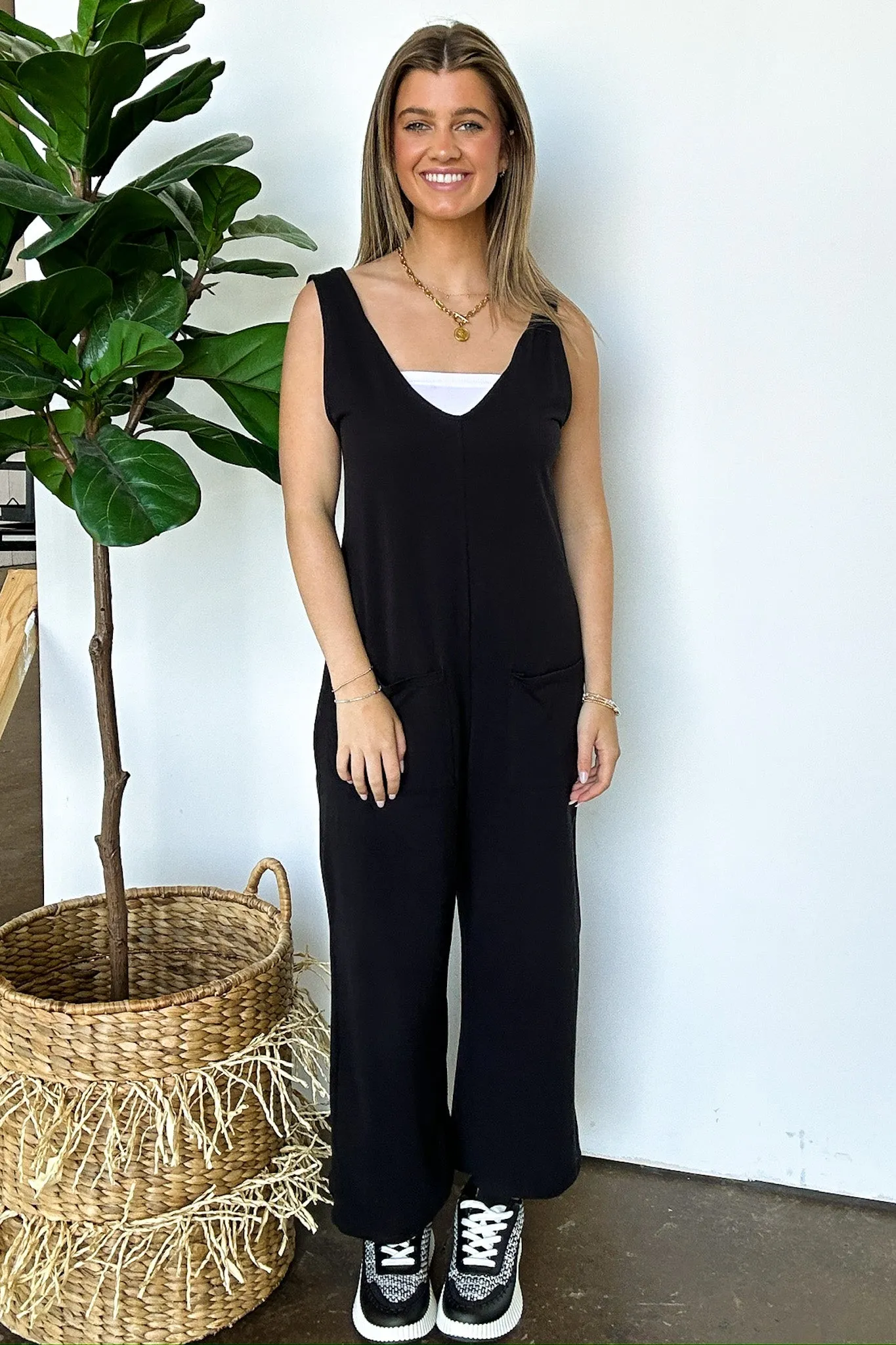 V-Neck Relaxed Jumpsuit with Trendsetting Effect