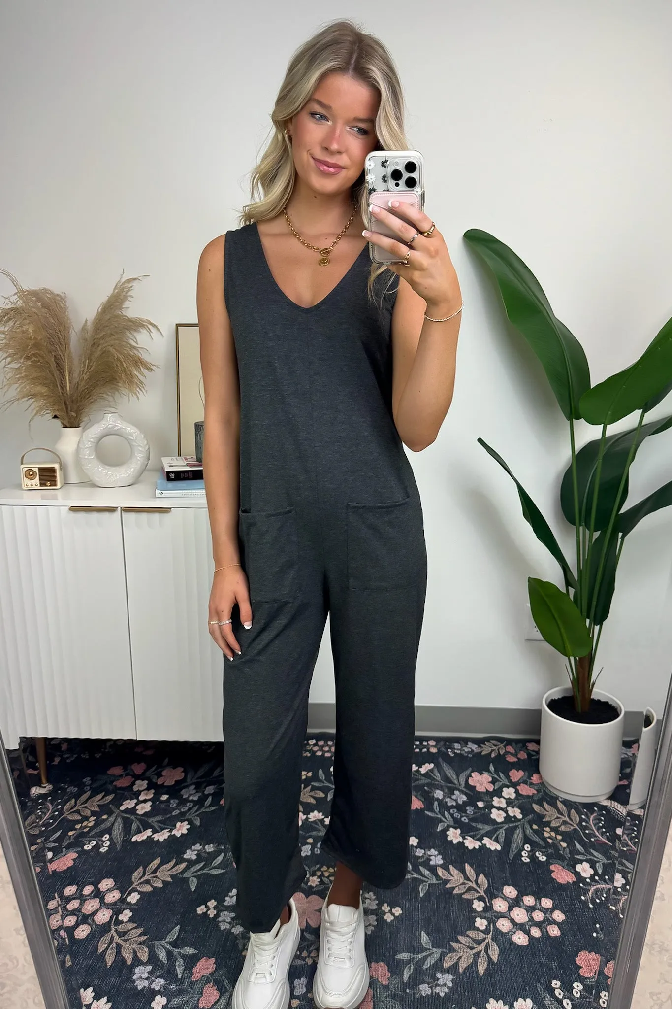 V-Neck Relaxed Jumpsuit with Trendsetting Effect