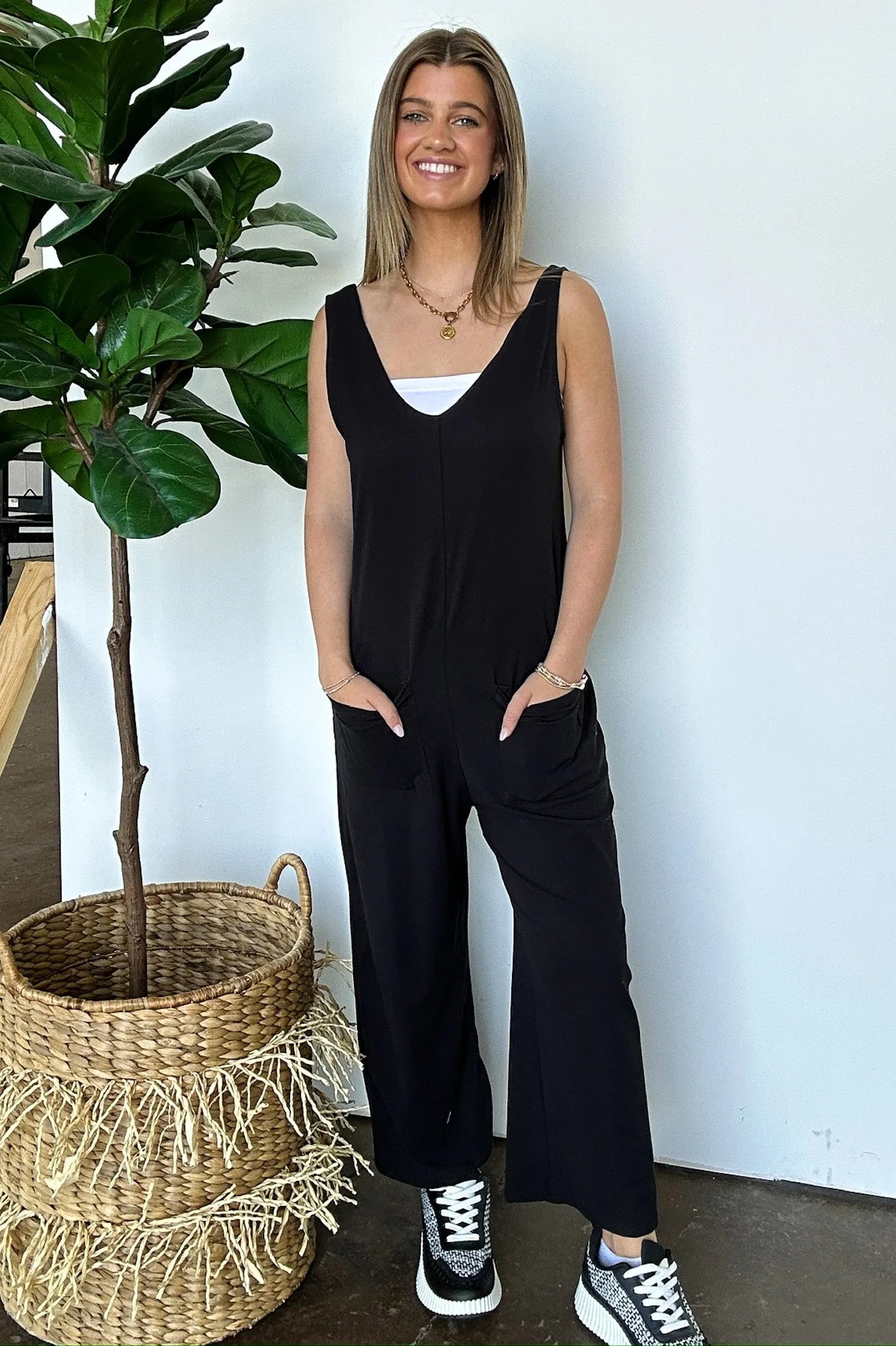 V-Neck Relaxed Jumpsuit with Trendsetting Effect