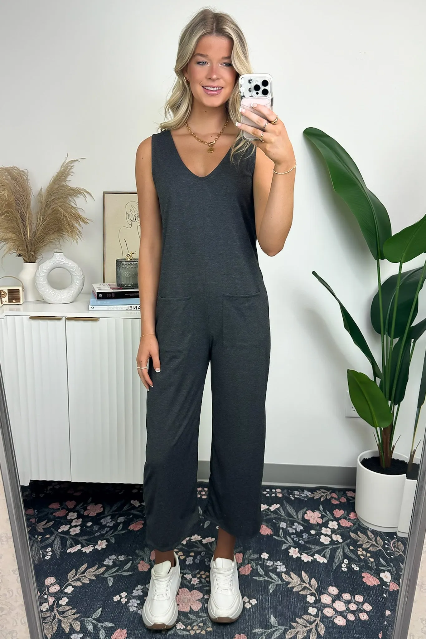 V-Neck Relaxed Jumpsuit with Trendsetting Effect