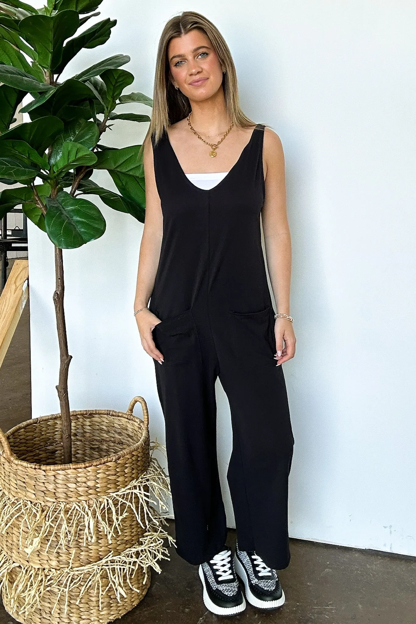 V-Neck Relaxed Jumpsuit with Trendsetting Effect