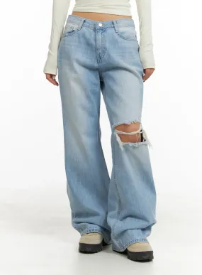 CA416 Distressed Bootcut Jeans