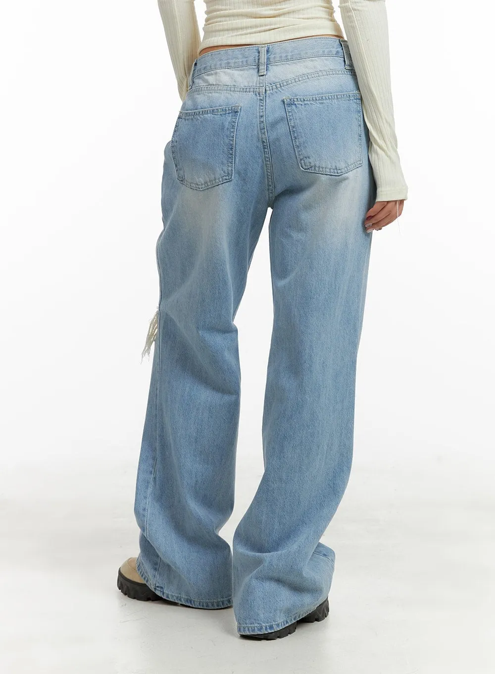 CA416 Distressed Bootcut Jeans